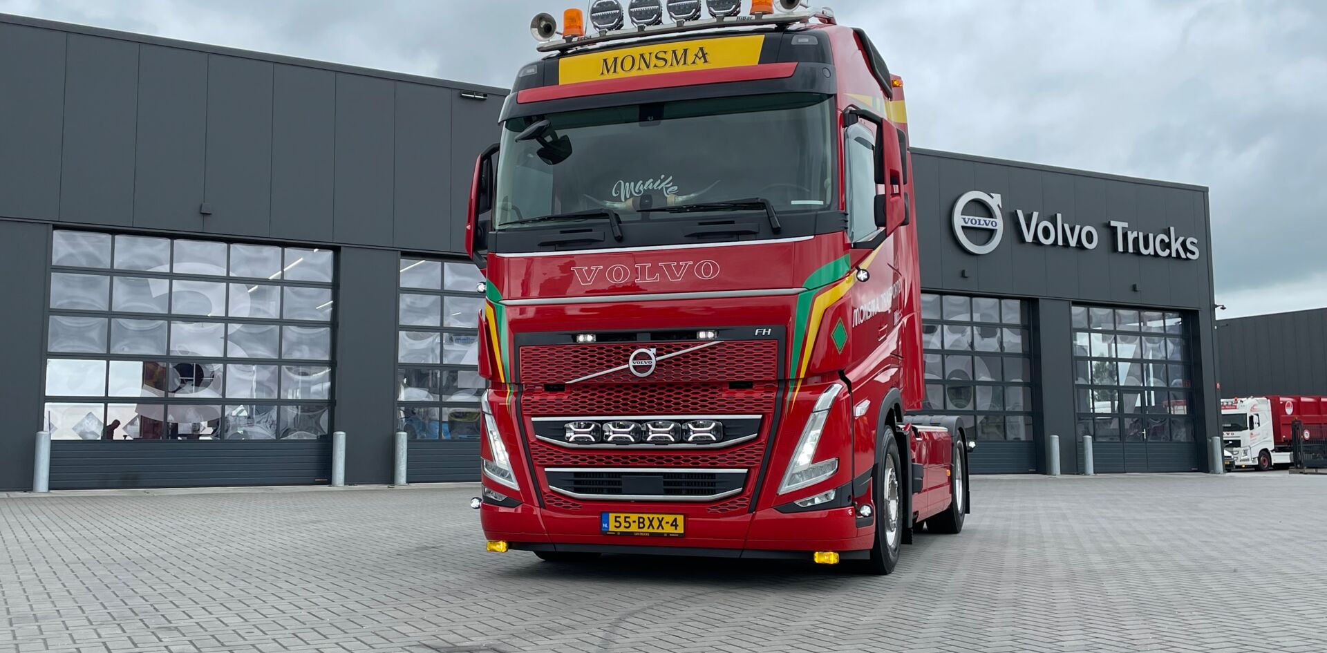 somethingsomethingSh9EGl Aflevering Monsma transport Vrouwenparochie