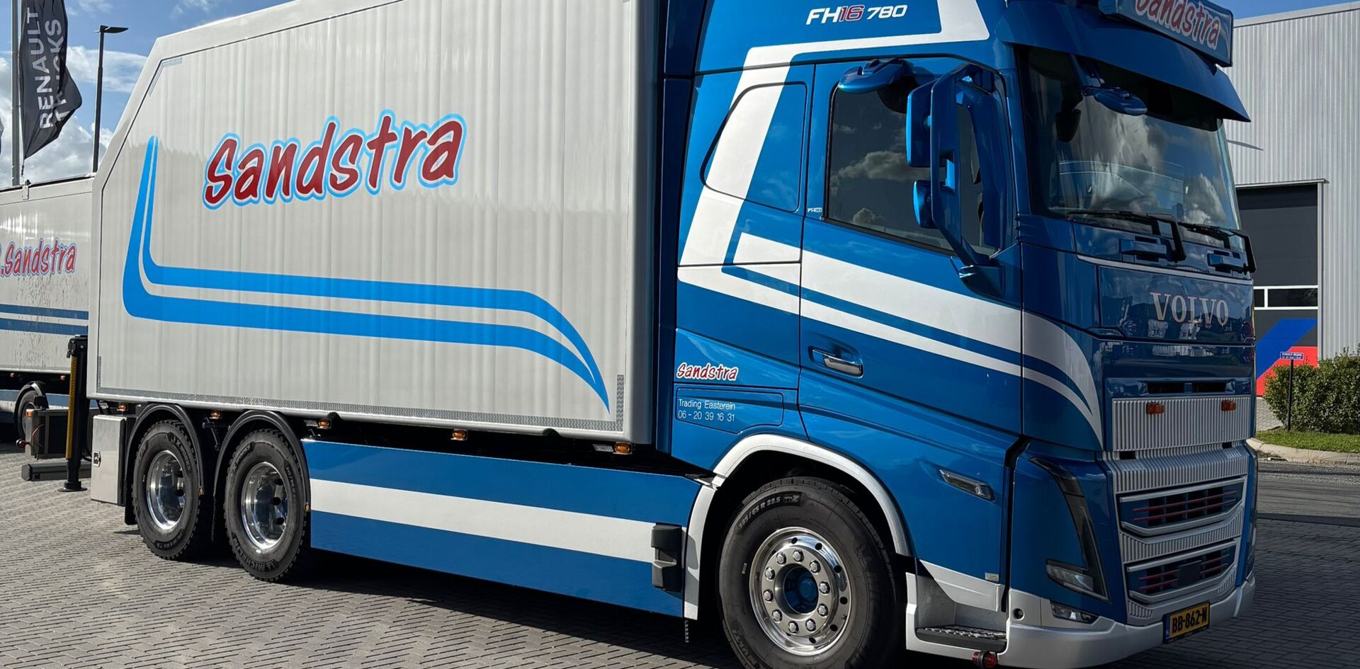 WhatsApp Image 2025-09-24 at 14.34.45 (1) WhatsApp Image 2025-09-24 at 14.34.45 (1)