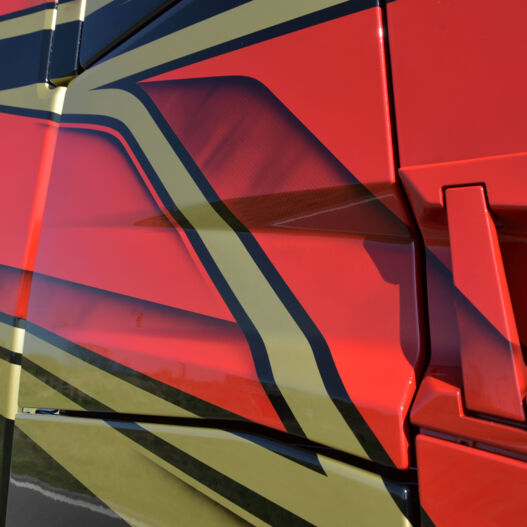 Detail spuitwerk met gouden lak Detail spuitwerk met gouden lak