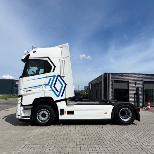 Renault Trucks T High 8