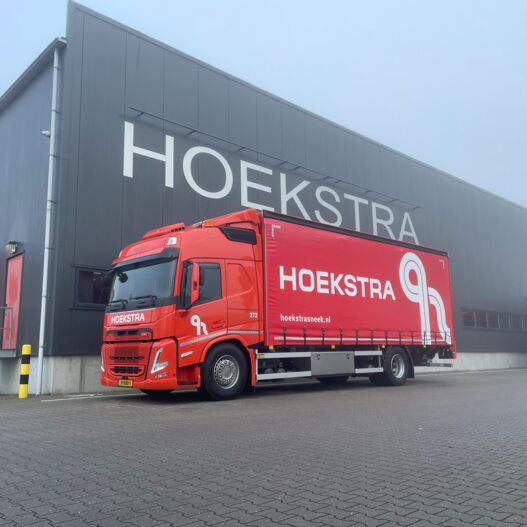 somethingheicg3UK4X.jpg Aflevering Hoekstra transport Sneek