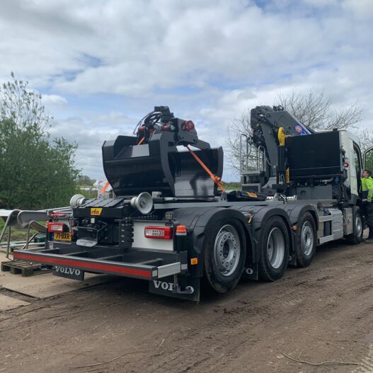 somethingheicOZLw0v.jpg Aflevering De Twee Heren BV