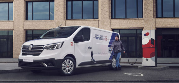 RT_Trafic_E-Tech_laden op locatie Volledig aanbod elektrische voertuigen bij Renault