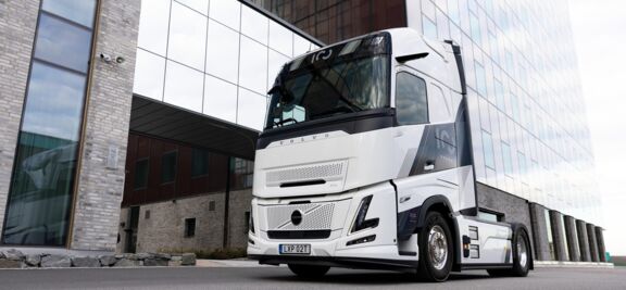 100 Year Edition outside Volvo introduceert speciale truck ter gelegenheid van 100-jarig jubileum