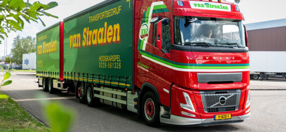 650_2024_Van_Straalen_Hoogkarspel-005 Volvo FH Aero Globetrotter bakwagen: primeur voor Transportbedrijf Van Straalen