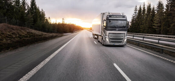 T2023_81329 Volvo lanceert krachtige truck op Bio-LNG voor CO2-reductie bij langere transporten