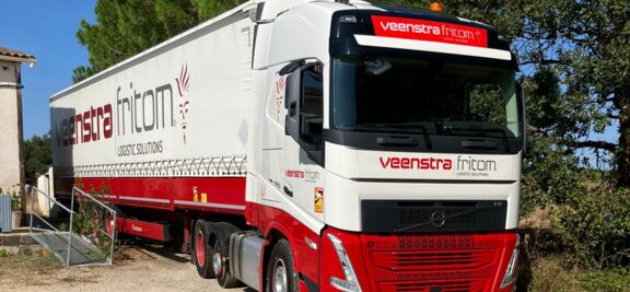175e-volvo-truck-veenstrafritom-onderweg-1 175e Volvo-truck voor Veenstra|Fritom