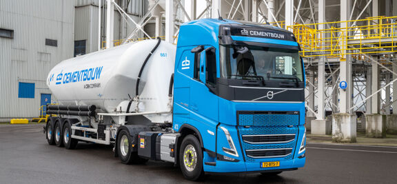 Cementbouw-Wanssum-005-header Eerste tien Volvo FH-trekkers voor Cementbouw