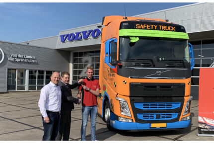 1860x1050-aflevering-volvo-safety-truck-peter-appel 1860x1050-aflevering-volvo-safety-truck-peter-appel