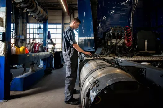 LVS-Trucks_vacature_monteur_3 LVS-Trucks_vacature_monteur_3